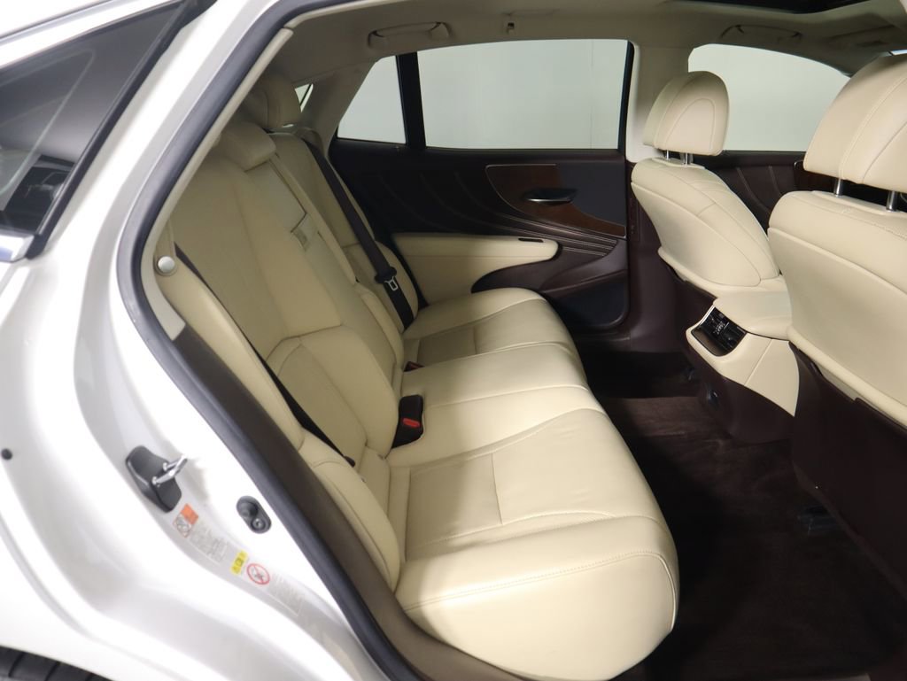 Used 2018 Lexus LS 500 w/ Accessory Package (Z2) image 23