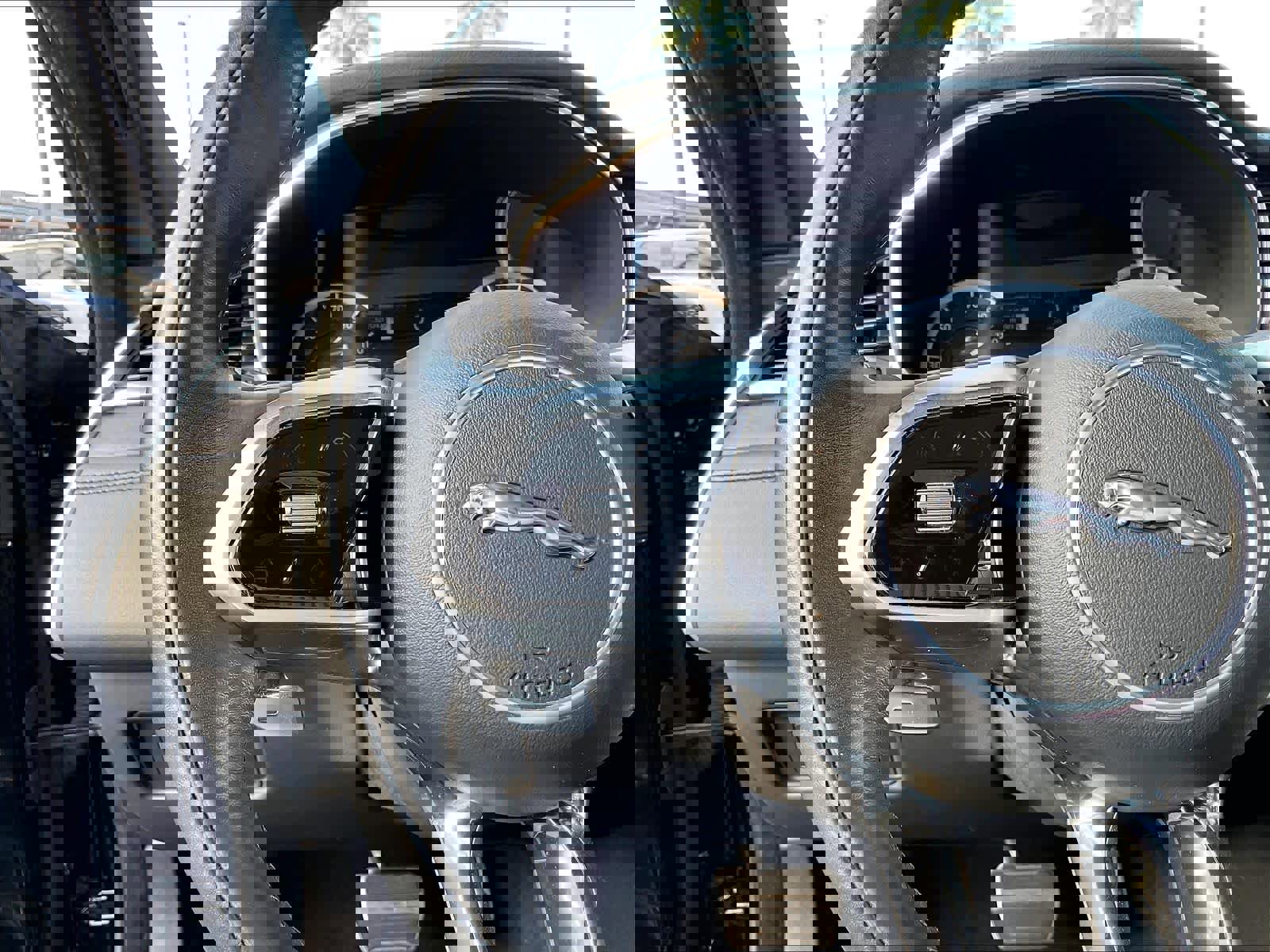 Used 2022 Jaguar XF SE image 18