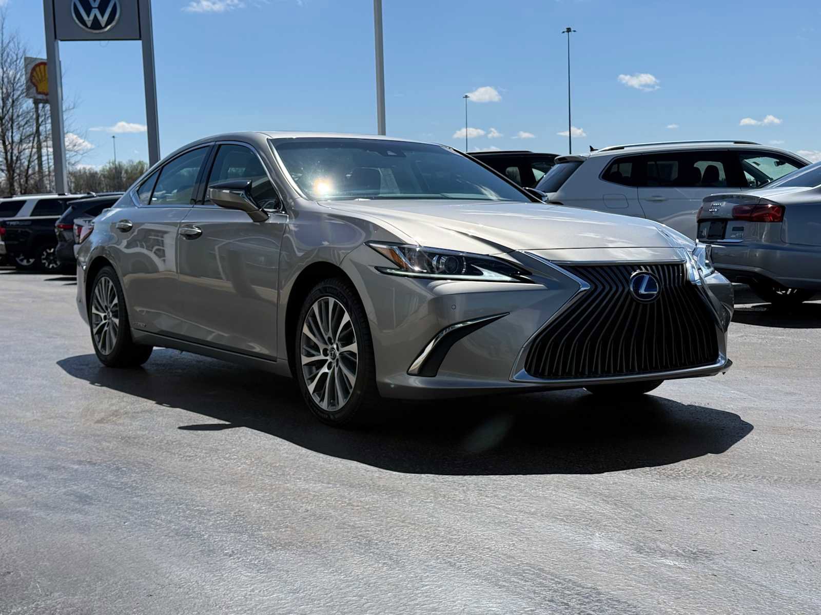 Used 2020 Lexus ES 300h w/ Premium Package FWD image 3