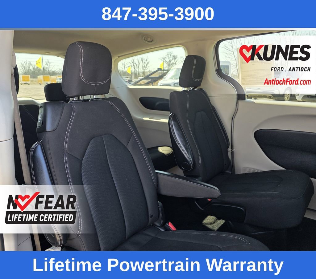 Used 2022 Chrysler Voyager LX image 26