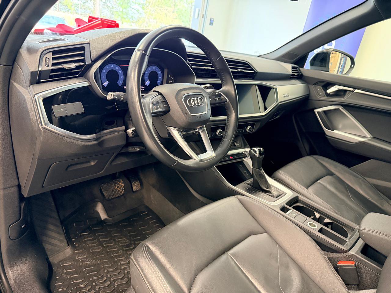 Used 2020 Audi Q3 2.0T Premium w/ Convenience Package AWD/4WD image 18