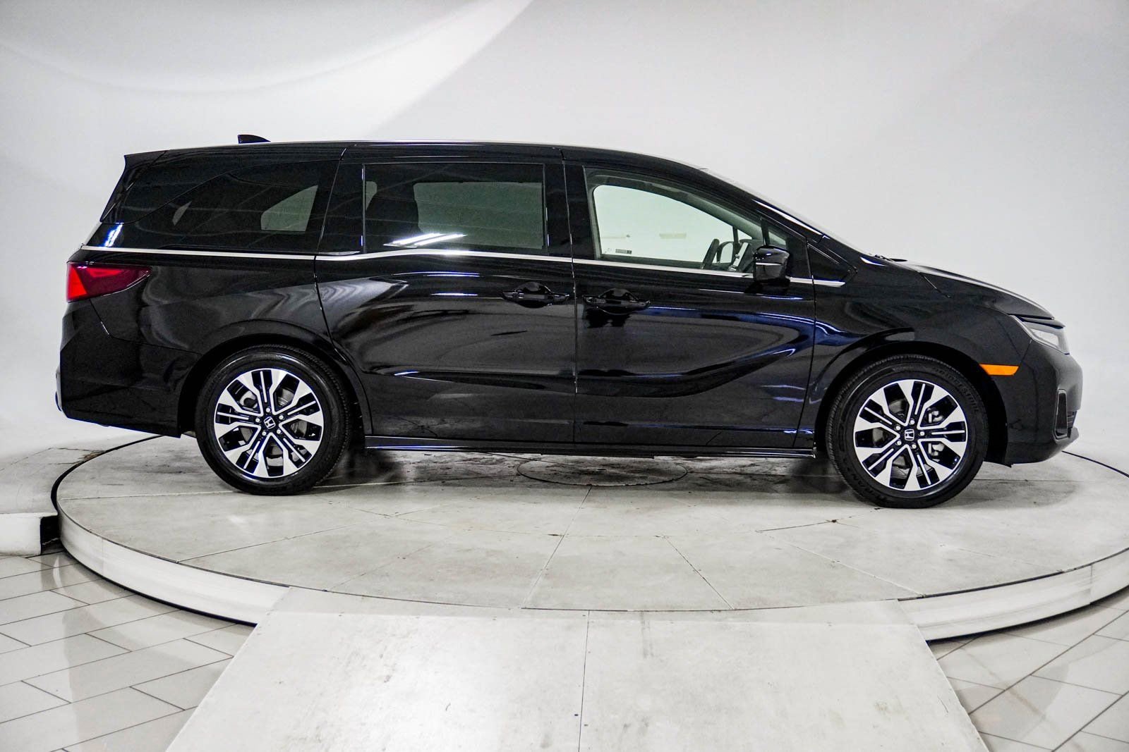 Certified 2026 Honda Odyssey Elite image 13