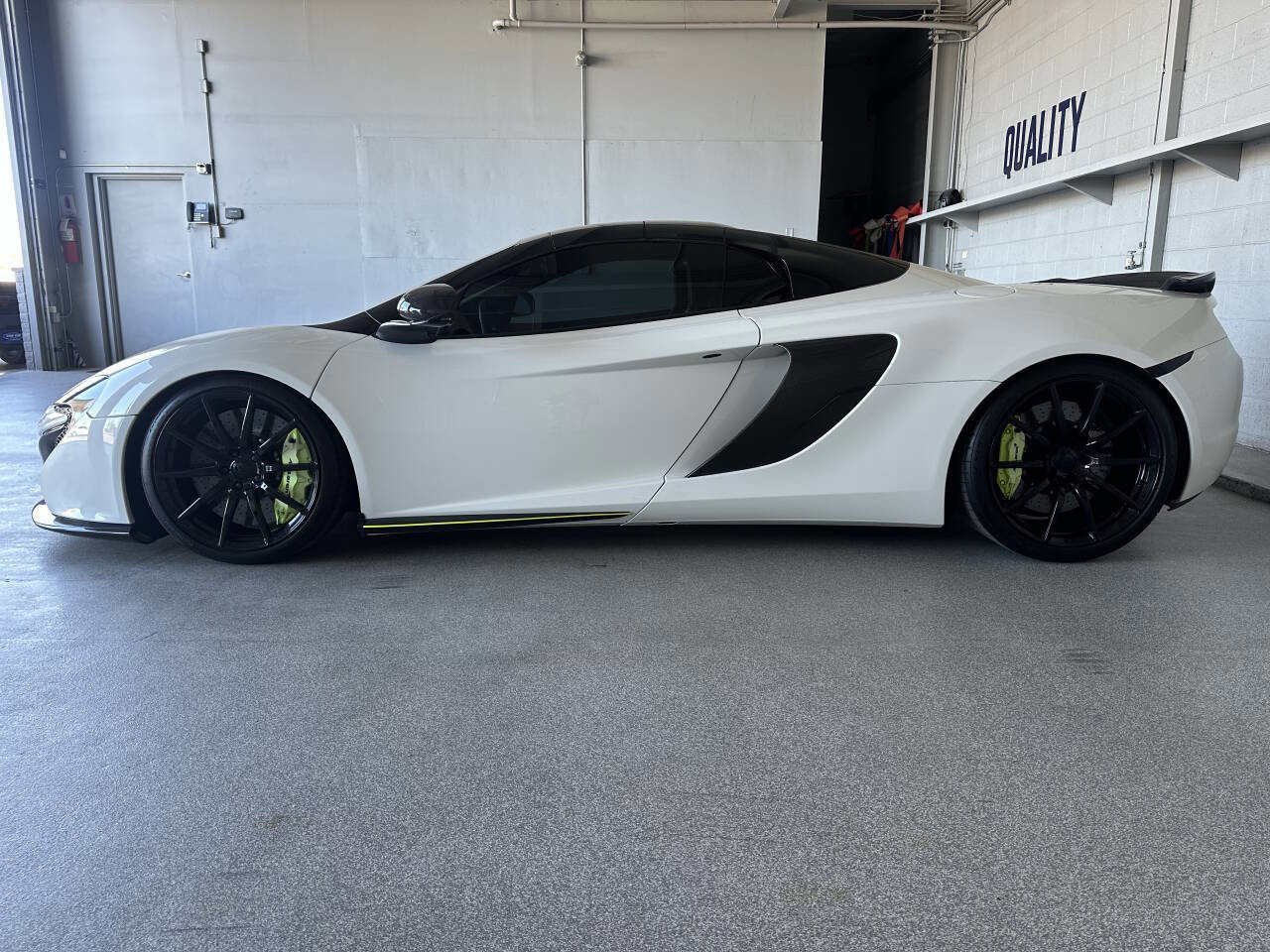 Used 2015 McLaren 650S Spider image 11