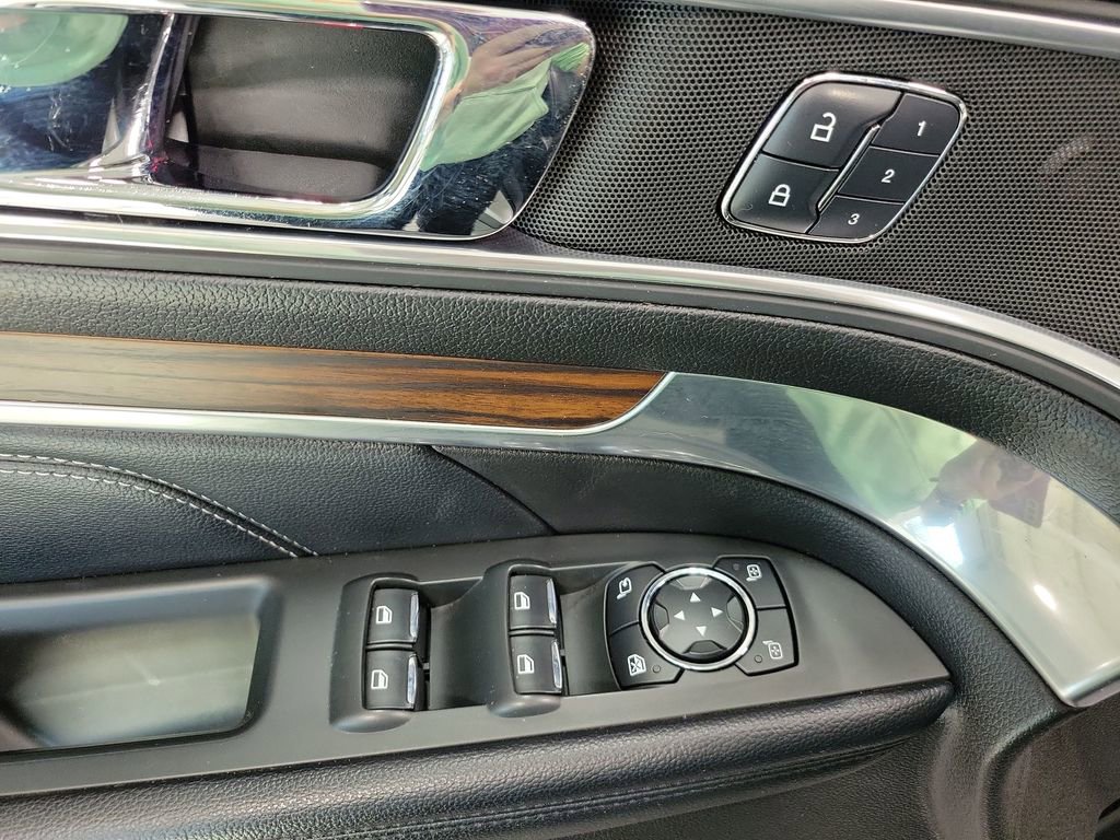 Used 2017 Ford Explorer Limited image 34