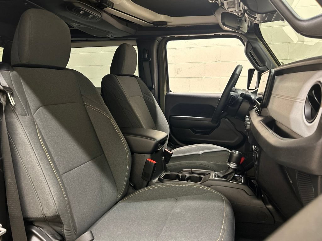 Used 2025 Jeep Wrangler Sport AWD/4WD image 5