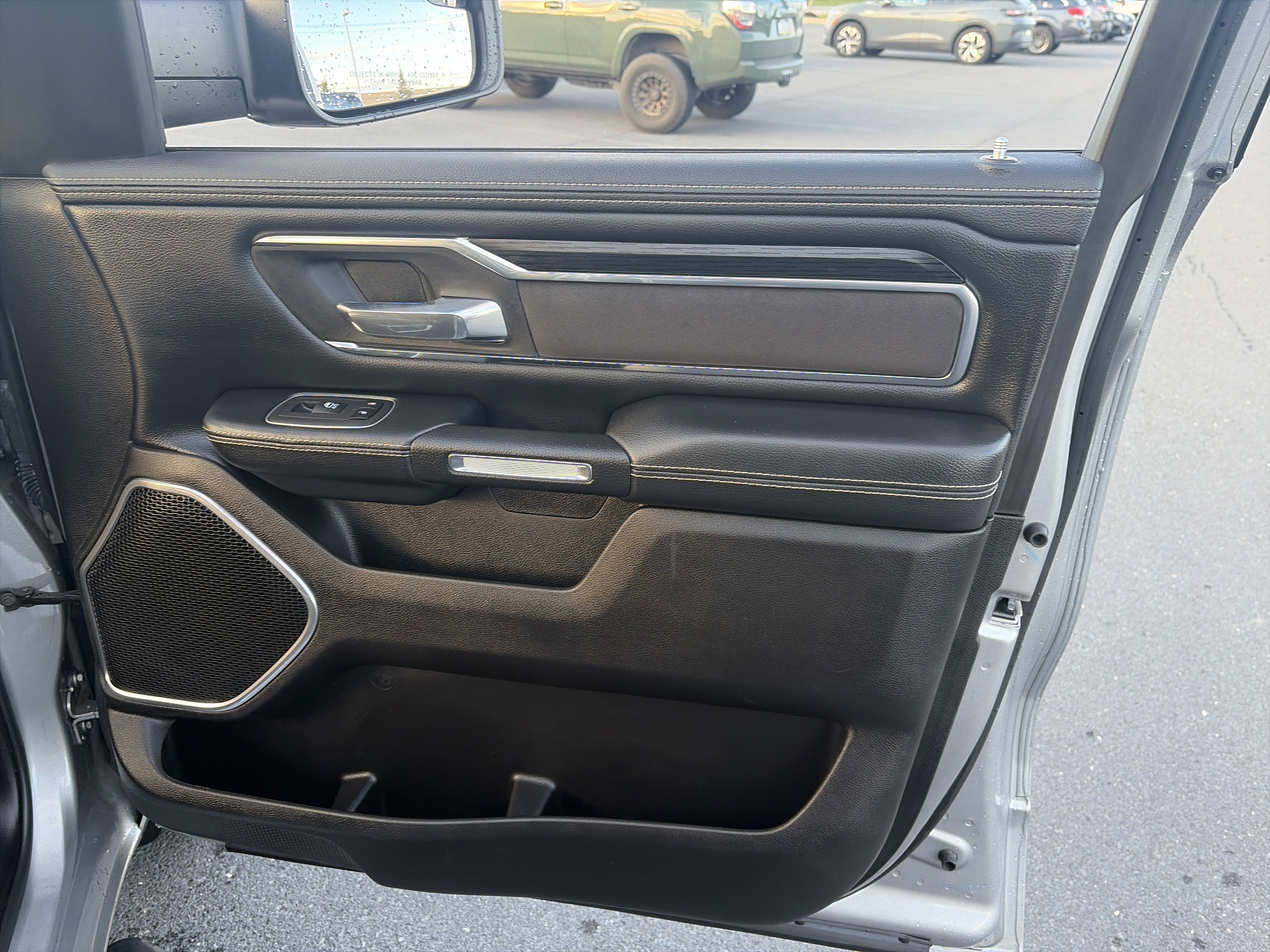 Used 2024 RAM 1500 Laramie image 34