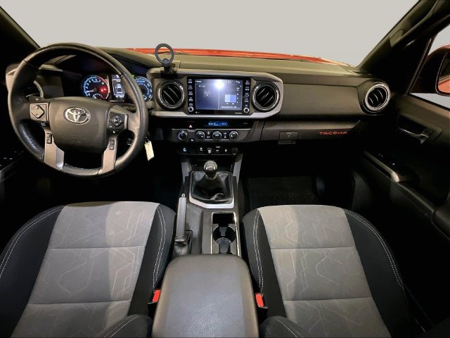Used 2022 Toyota Tacoma TRD Off-Road w/ Technology Package AWD/4WD image 14