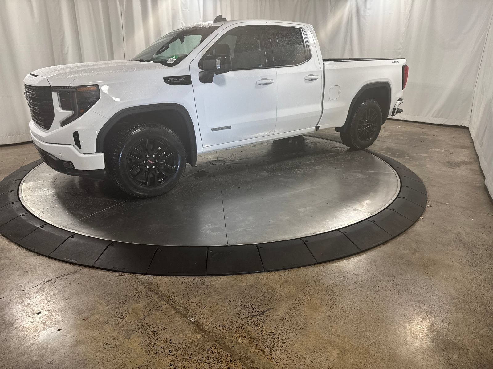 Used 2026 GMC Sierra 1500 Elevation w/ Preferred Package AWD/4WD image 6