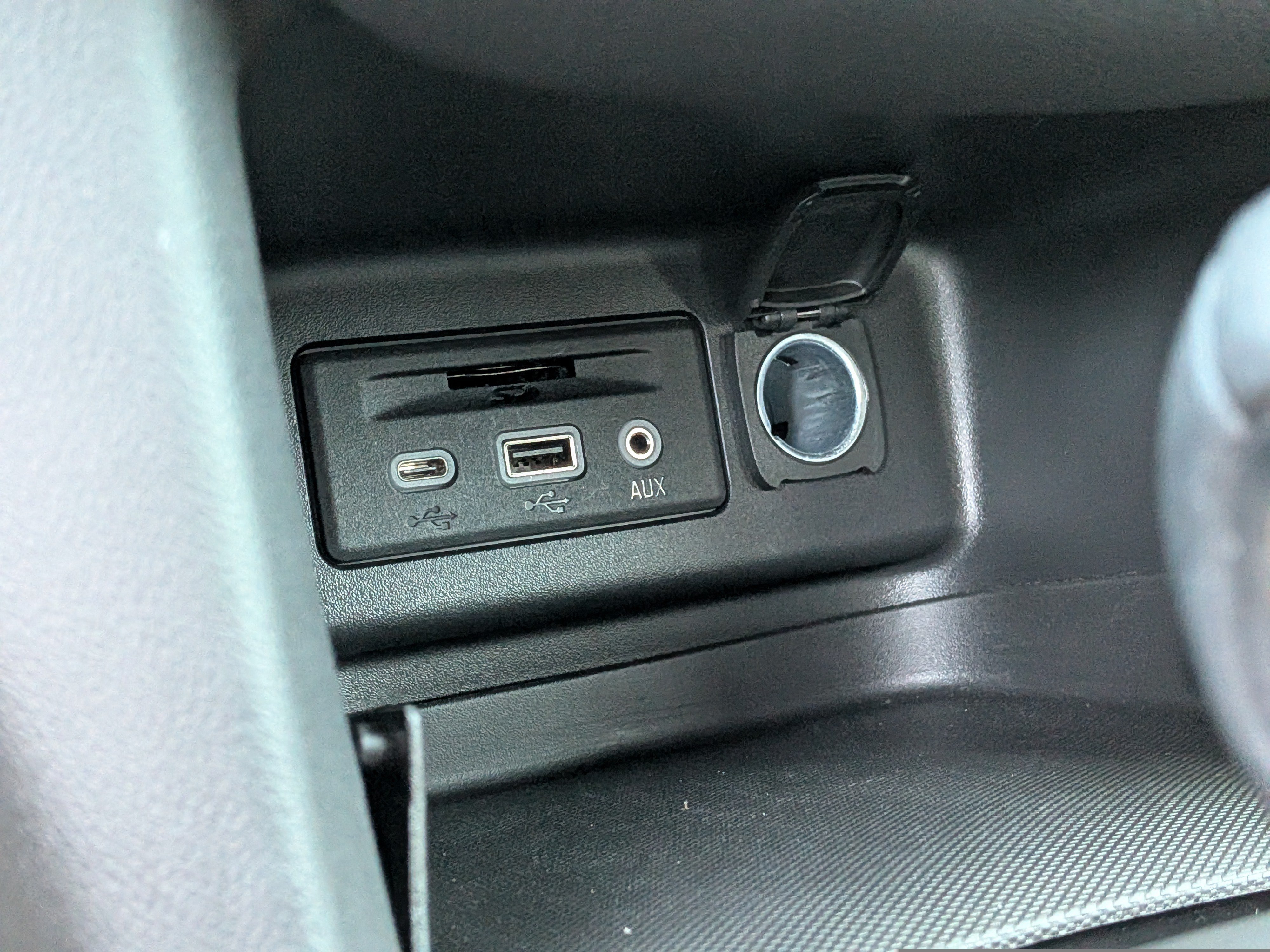 Used 2024 Chevrolet Equinox RS w/ RS Leather Package FWD image 31