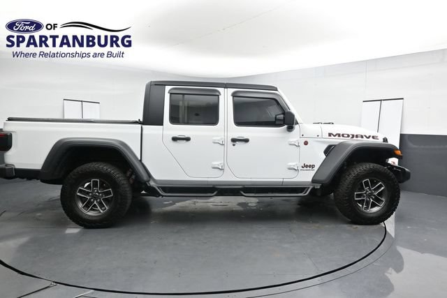 Used 2024 Jeep Gladiator Mojave w/ Technology Group AWD/4WD image 8