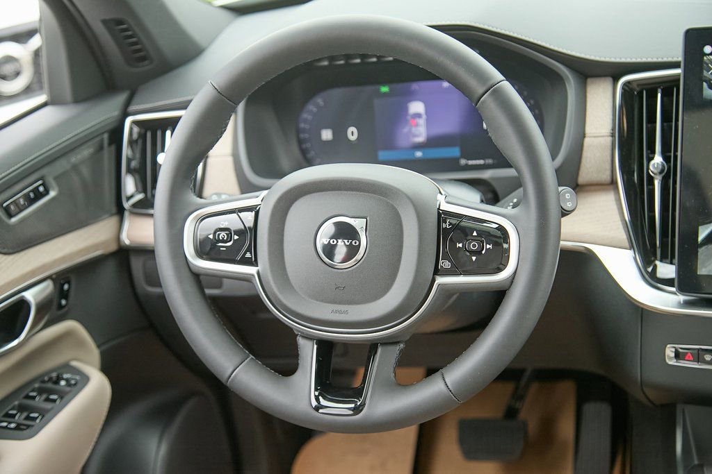 New 2026 Volvo XC90 B6 Plus w/ Protection Package Premier image 28