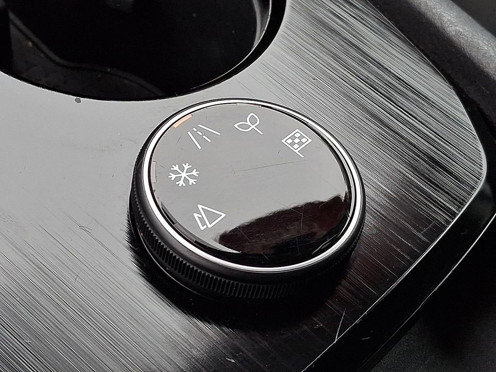 Used 2023 Nissan Rogue S image 23