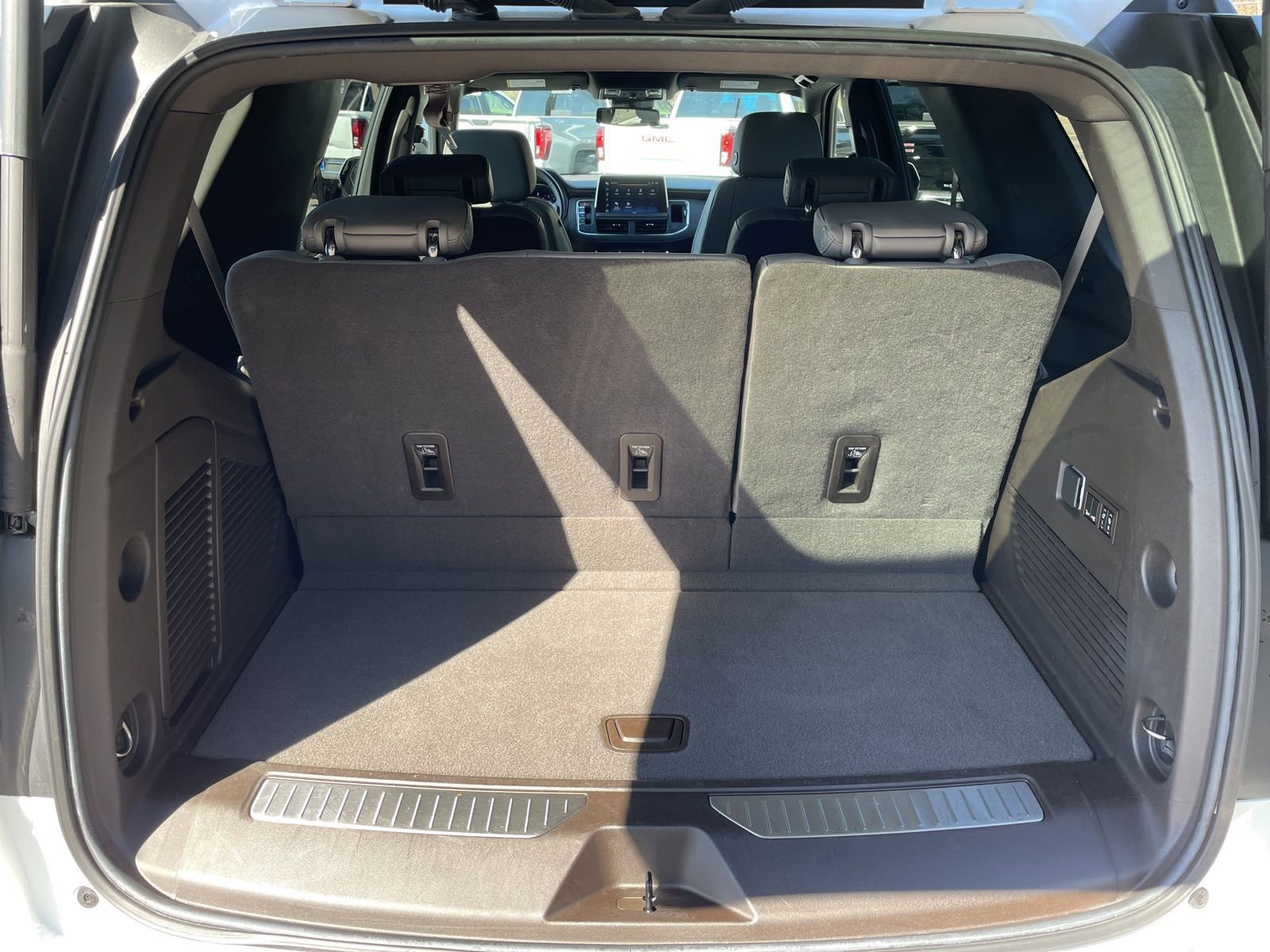 Used 2023 Chevrolet Tahoe Z71 w/ Luxury Package image 33