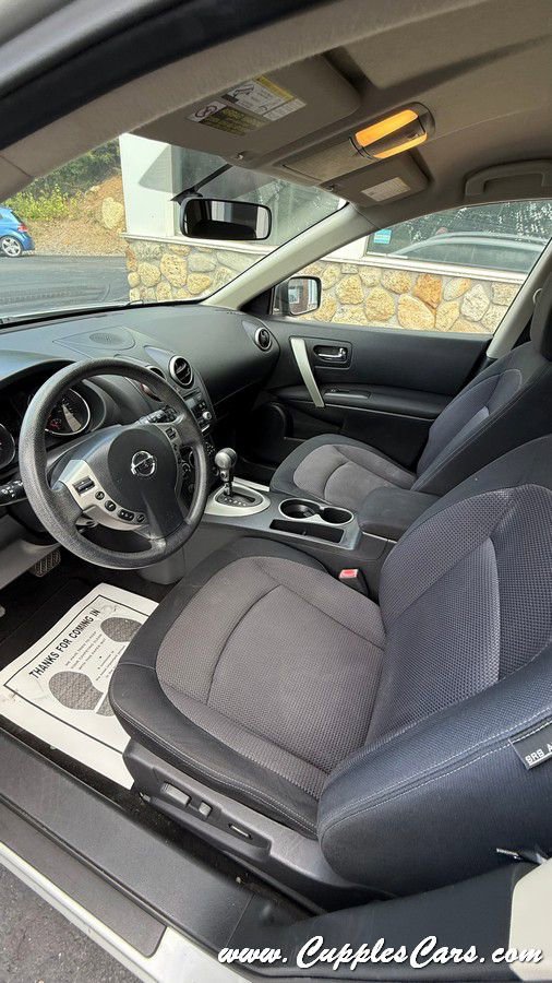 Used 2011 Nissan Rogue SV image 29