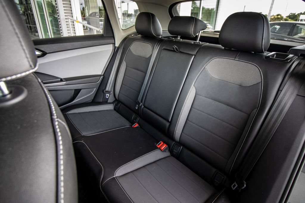 Certified 2023 Volkswagen Taos SE w/ Panoramic Sunroof Package FWD image 27