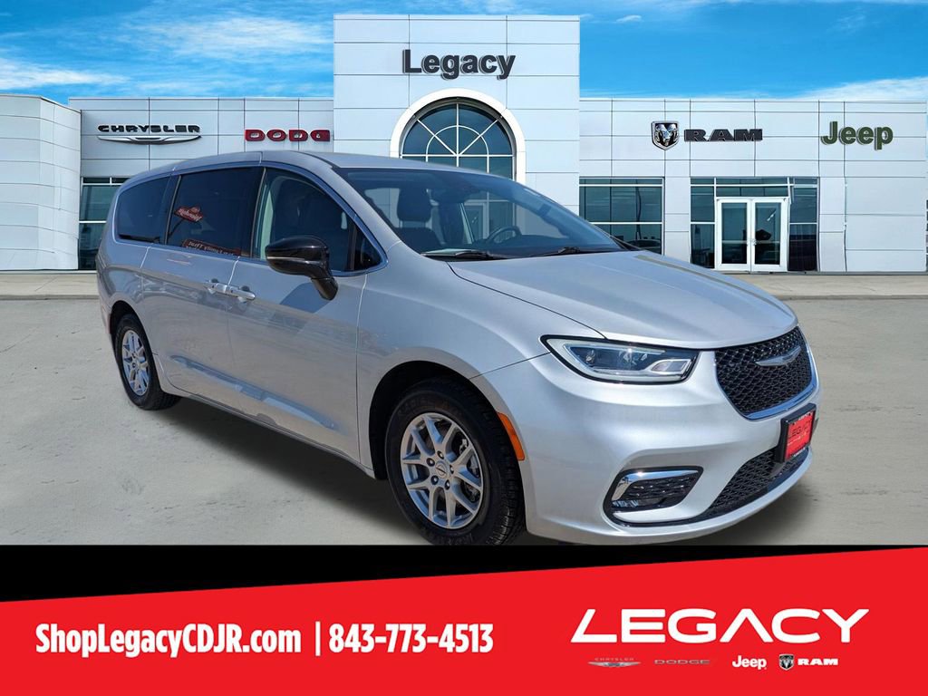 Used 2024 Chrysler Pacifica Touring-L image 1