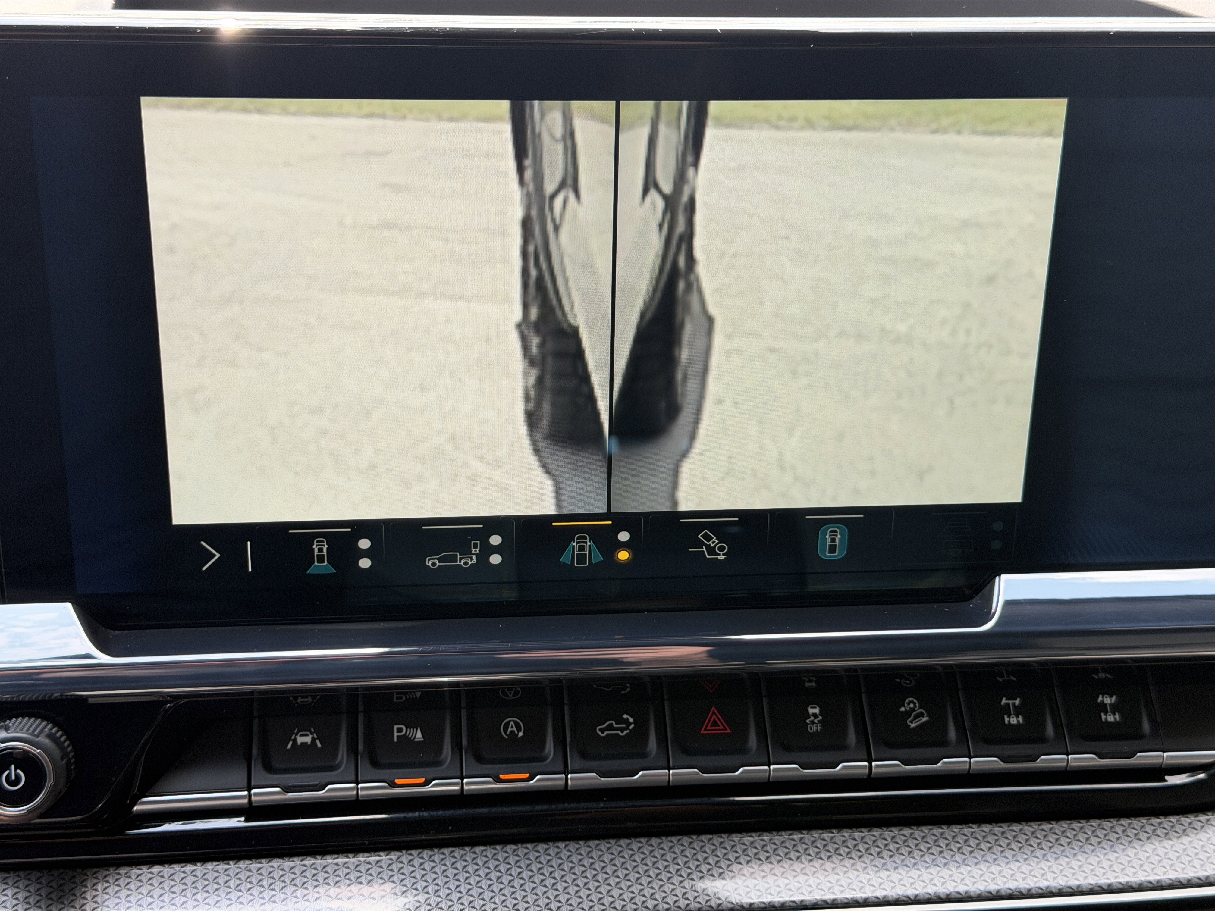 Used 2022 Chevrolet Silverado 1500 ZR2 w/ Technology Package AWD/4WD image 33