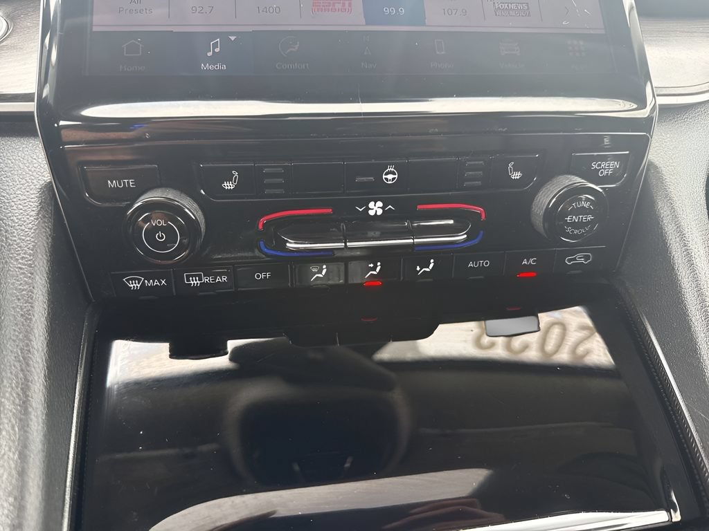 Used 2023 Jeep Grand Cherokee L Limited AWD/4WD image 18