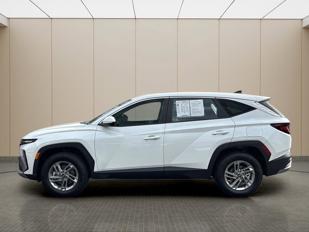 Certified 2025 Hyundai Tucson SE image 2