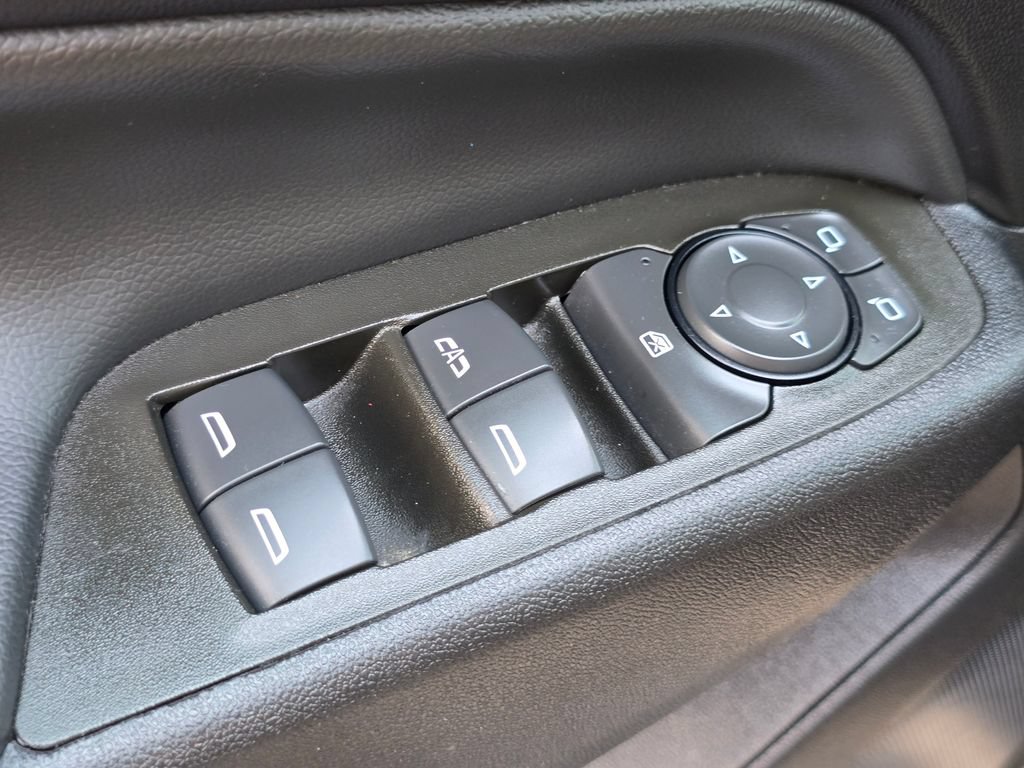 Used 2023 Chevrolet Equinox LT FWD image 18