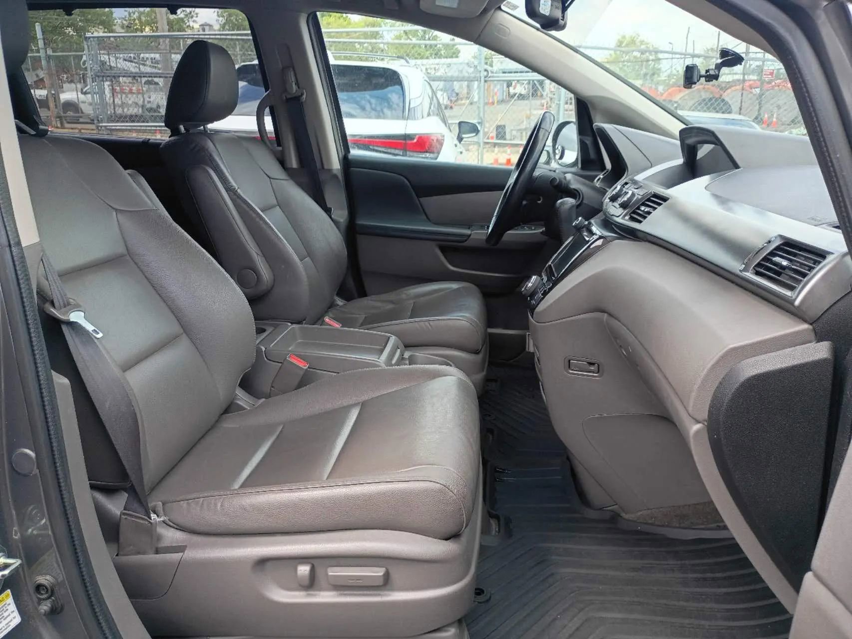 Used 2015 Honda Odyssey Touring Elite image 10