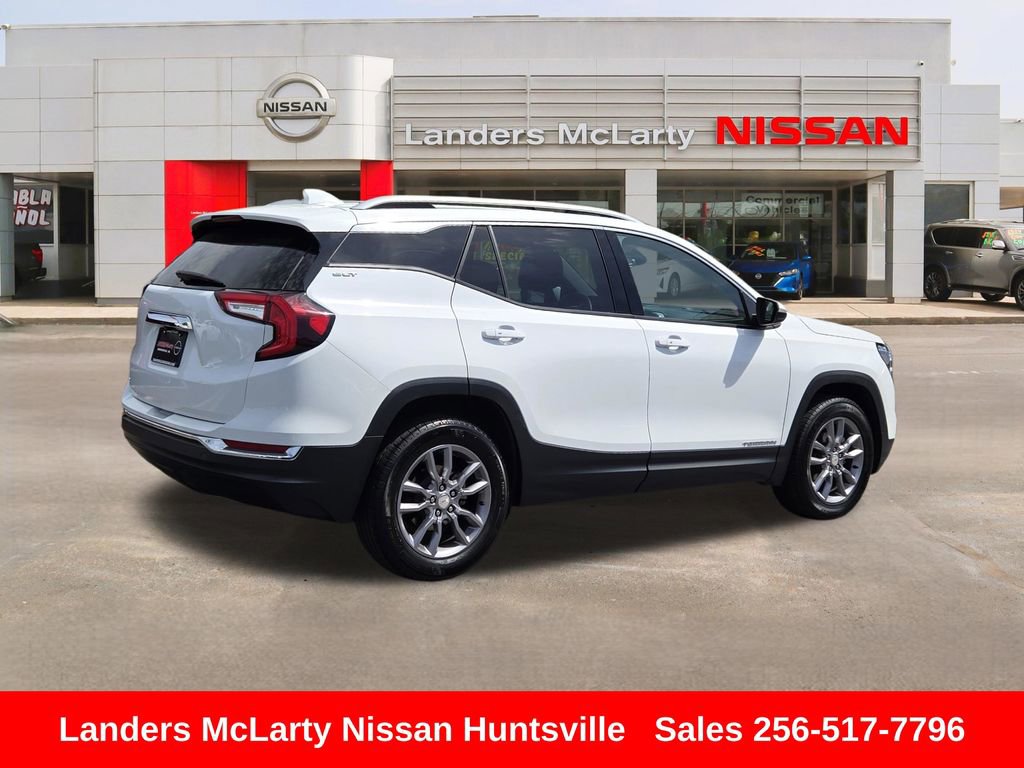 Used 2024 GMC Terrain SLT AWD/4WD image 3