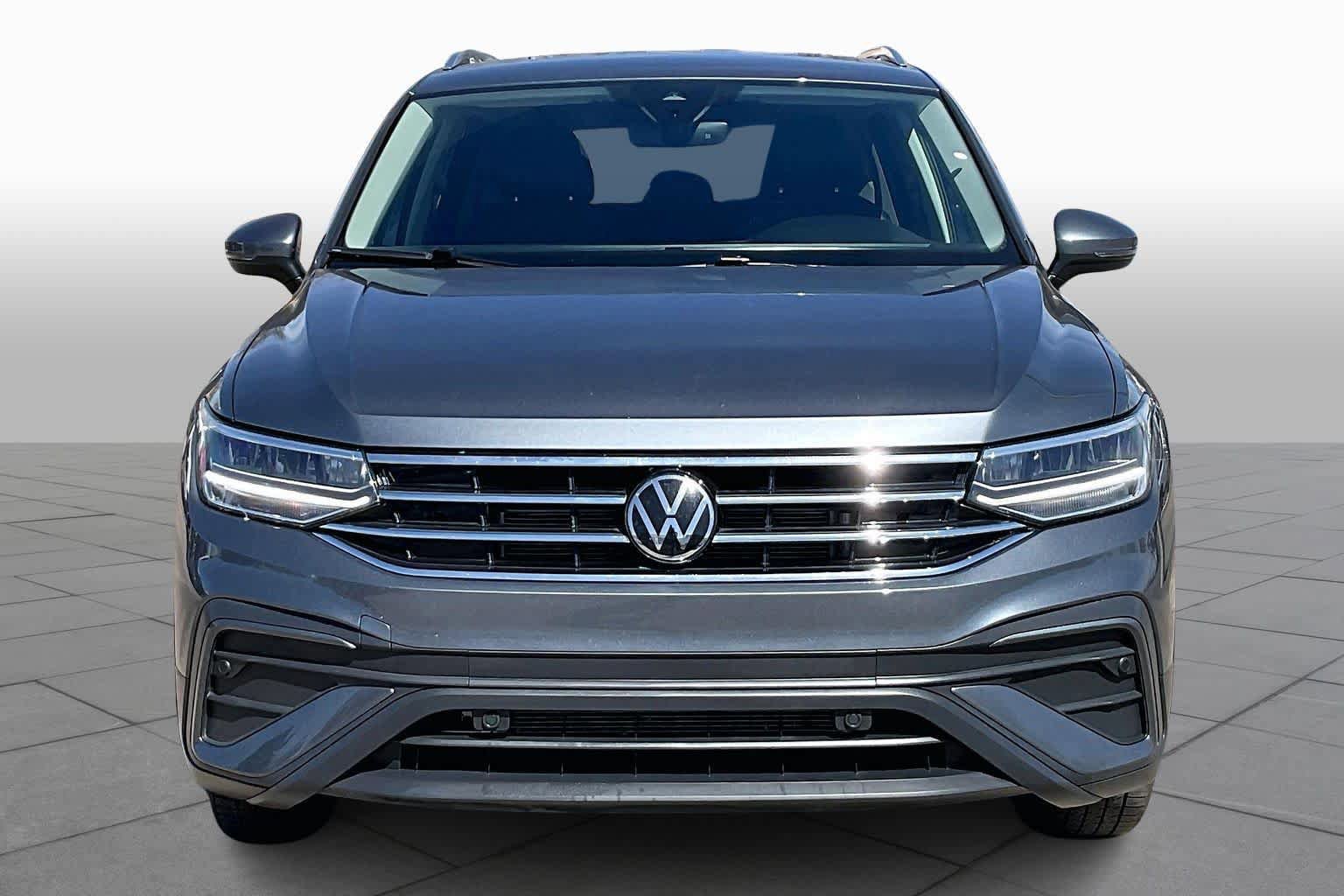 Used 2024 Volkswagen Tiguan SE FWD image 4