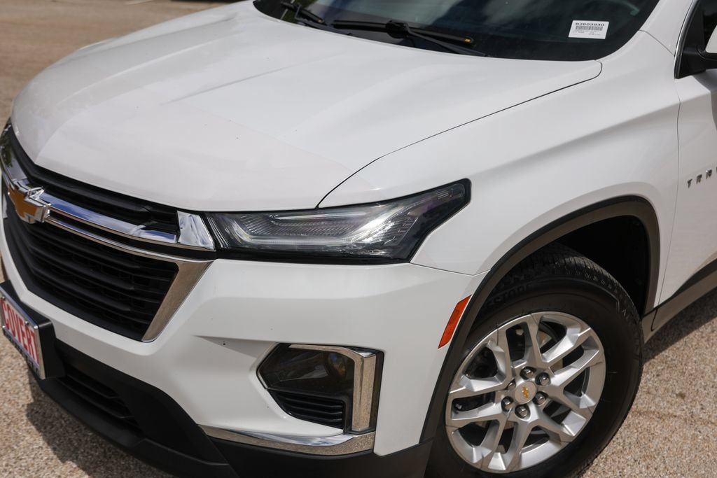 Used 2023 Chevrolet Traverse LS w/ Safety Package FWD image 3