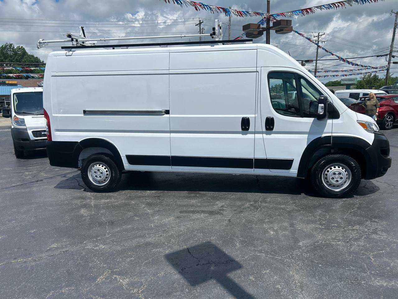 Used 2024 RAM ProMaster 2500 w/ Convenience Group FWD image 4