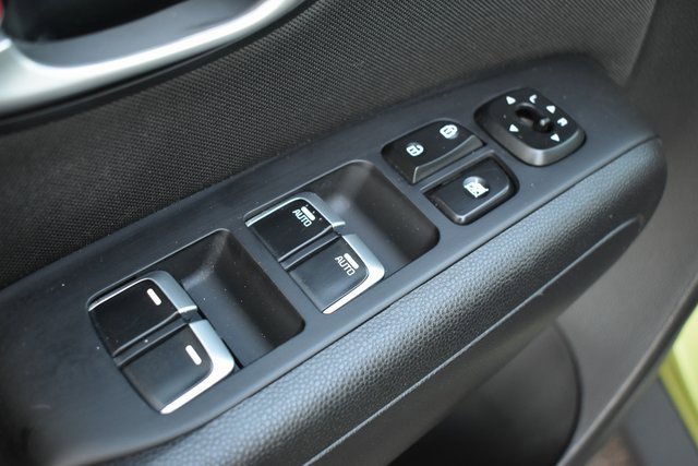 Used 2017 Kia Soul + image 15