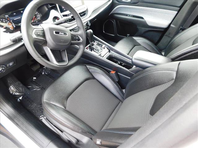 Used 2024 Jeep Compass Latitude AWD/4WD image 16