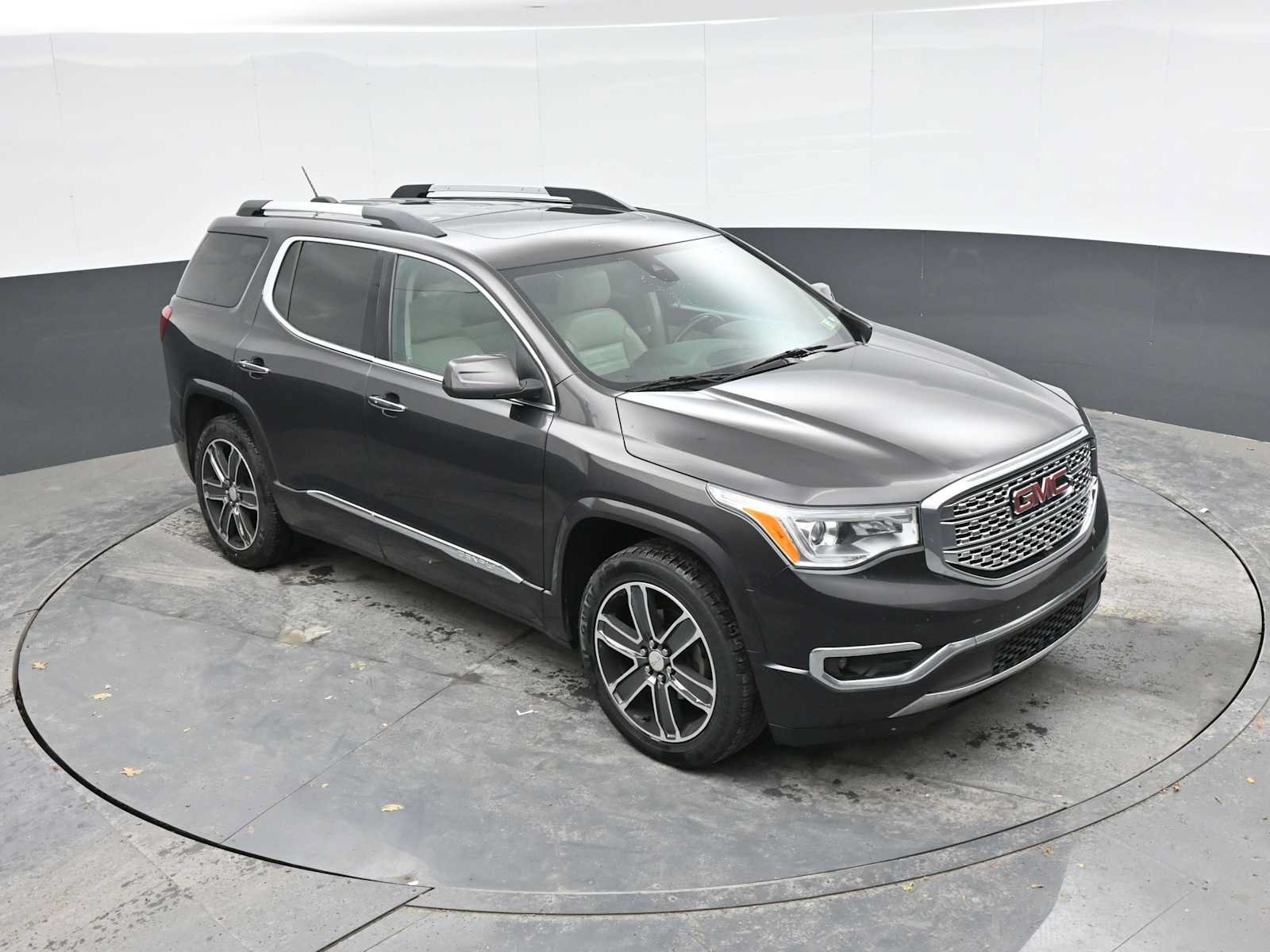 Used 2017 GMC Acadia Denali w/ Technology Package AWD/4WD image 18