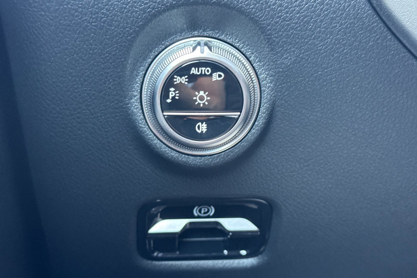 New 2025 Mercedes-Benz C 300 4MATIC Sedan image 30