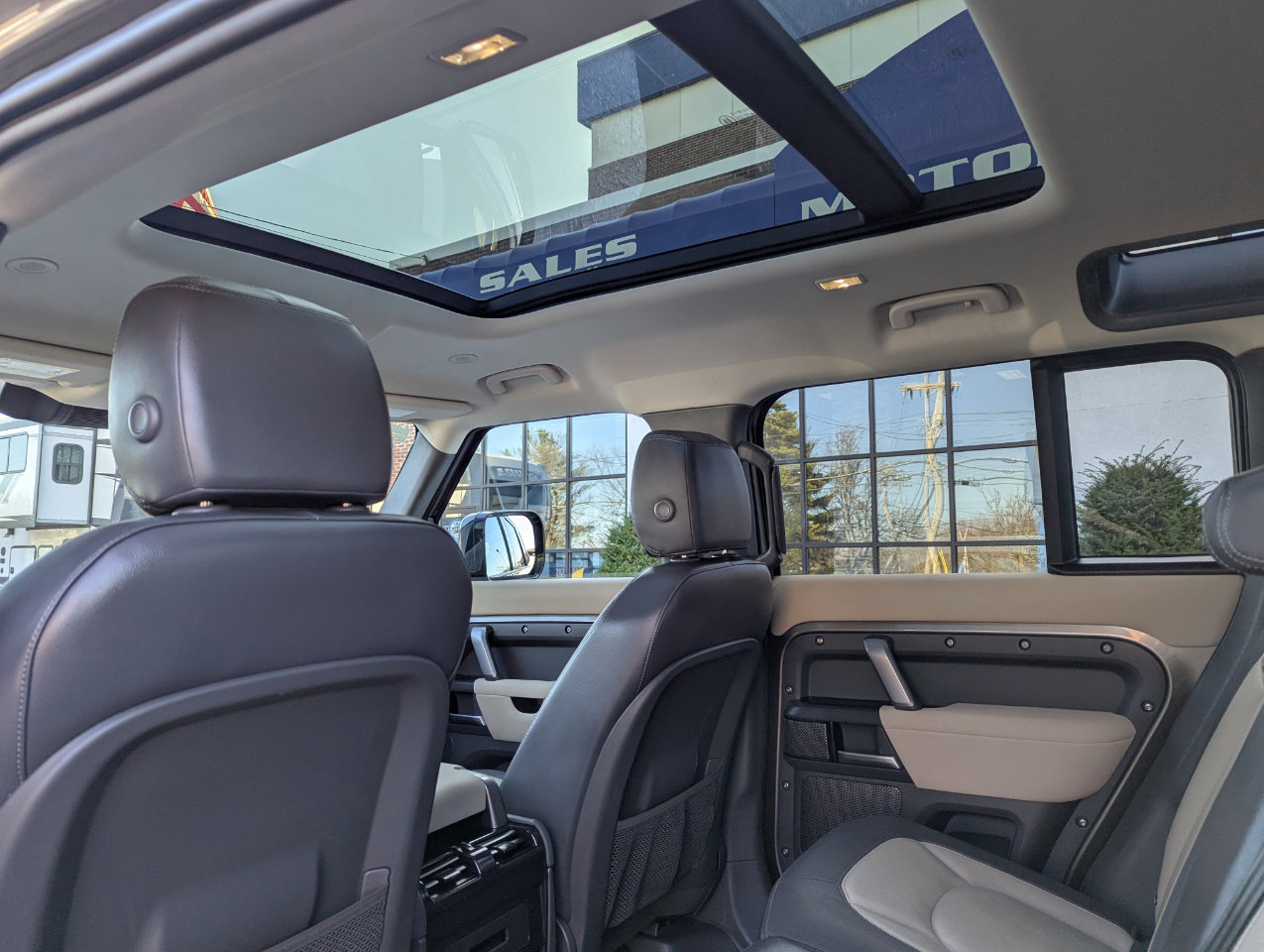 Used 2023 Land Rover Defender 110 X-Dynamic SE image 42