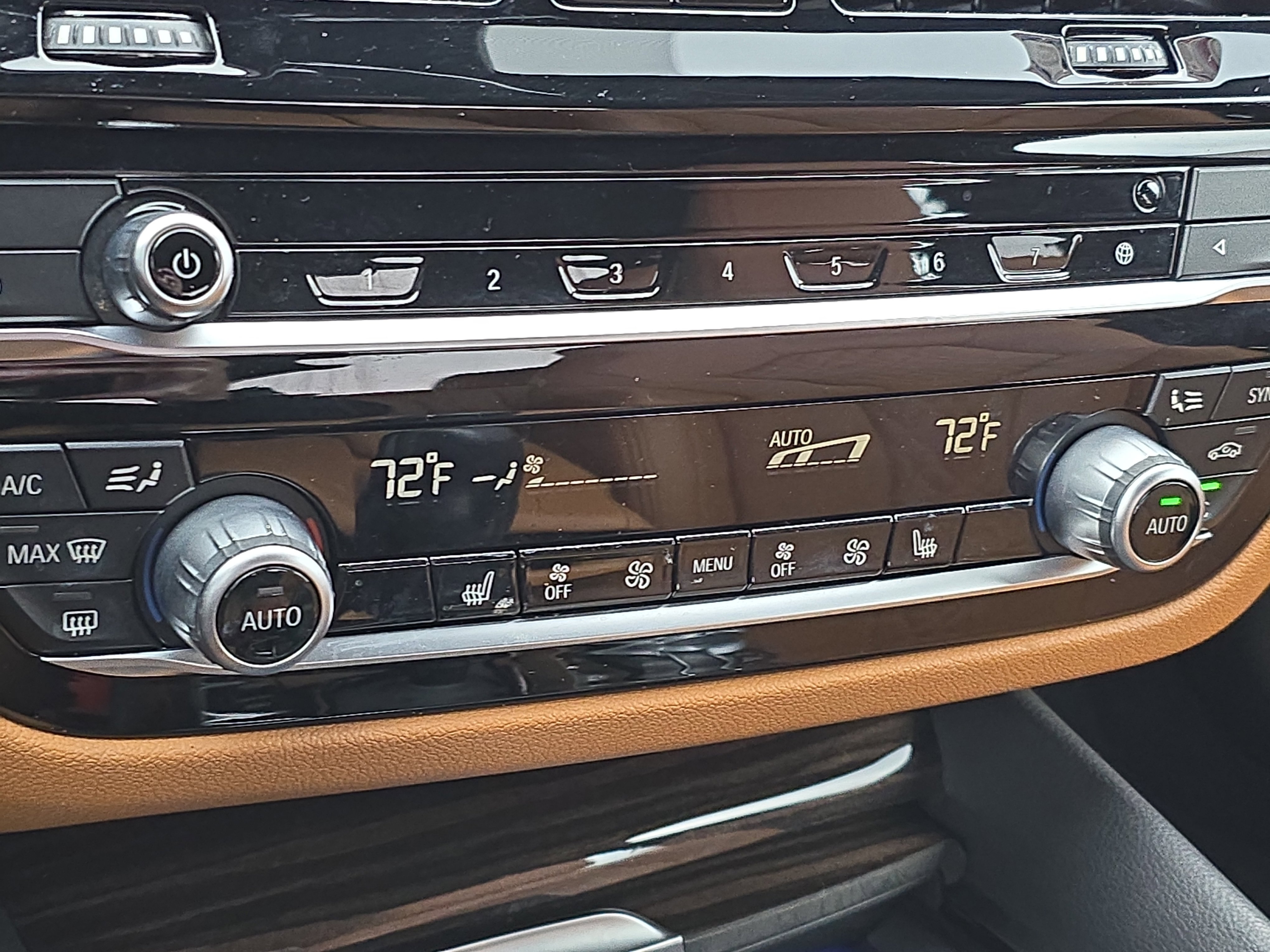 Used 2021 BMW 540i w/ Premium Package image 24