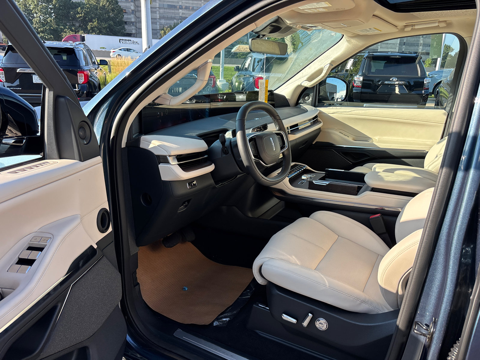 New 2027 Lincoln Navigator L Reserve AWD/4WD image 24