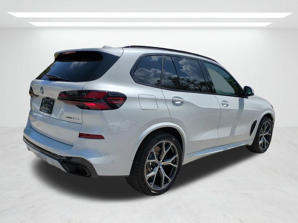 New 2026 BMW X5 xDrive50e w/ M Sport Package AWD/4WD image 4