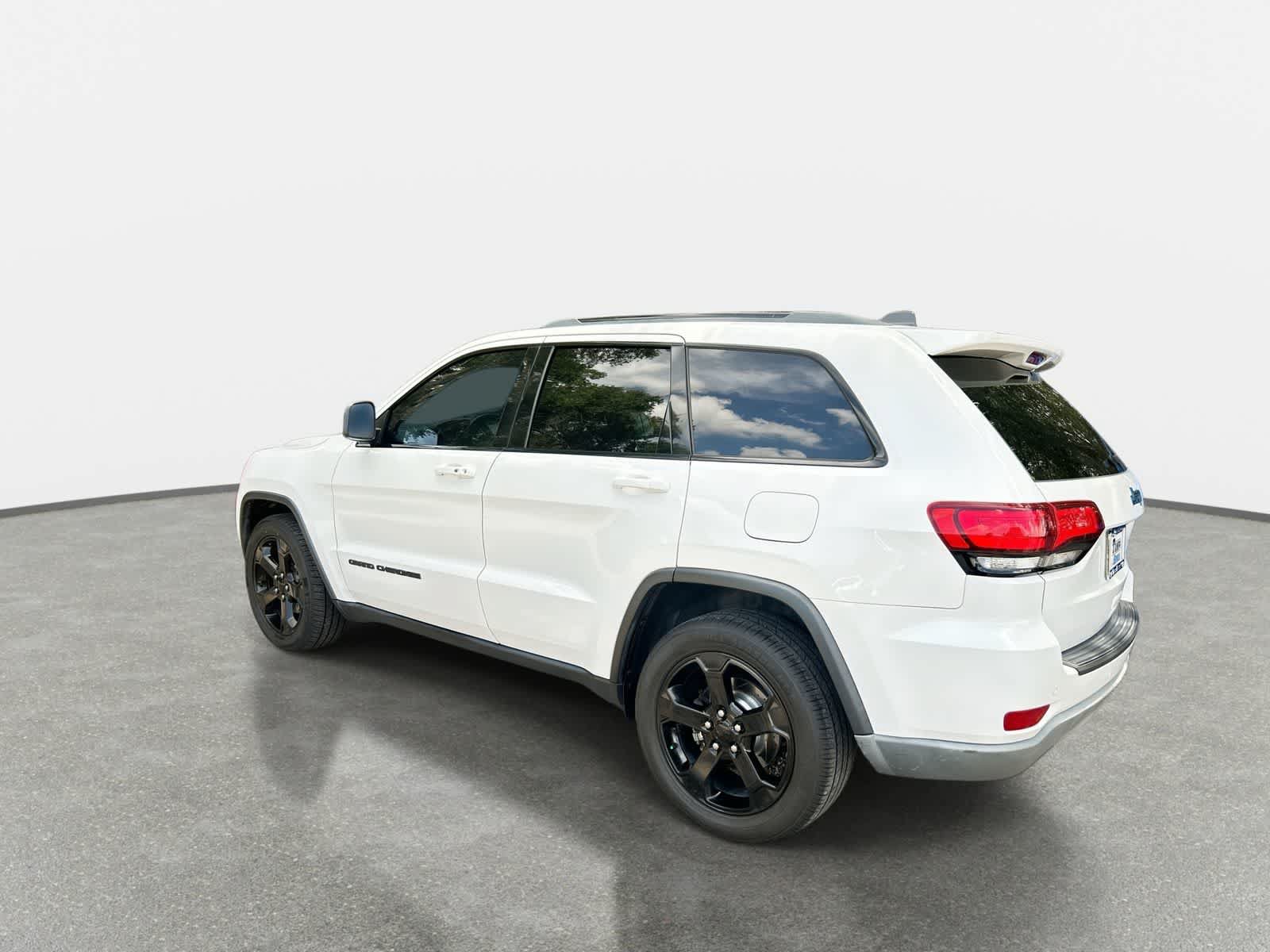 Used 2019 Jeep Grand Cherokee Laredo RWD image 6