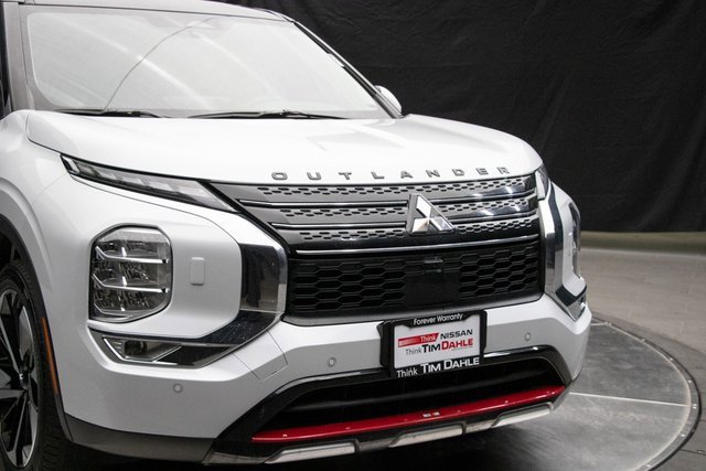 Used 2024 Mitsubishi Outlander SE image 3