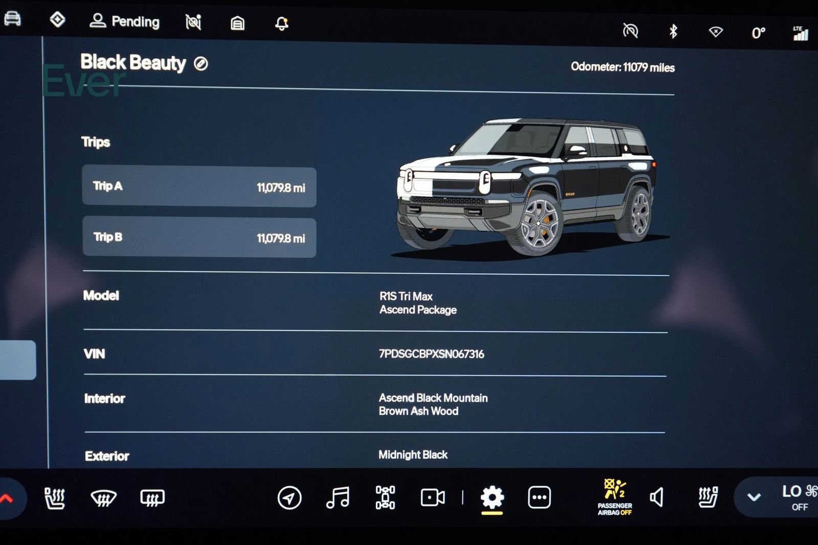 Used 2025 Rivian R1S Premium AWD/4WD image 7