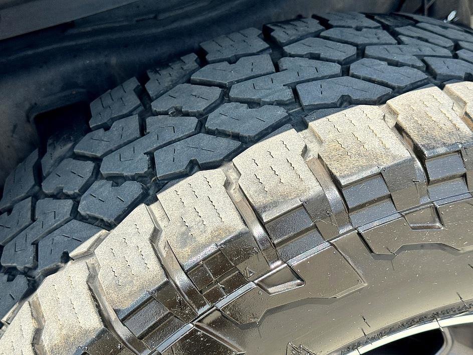 Used 2022 Jeep Gladiator Sport image 17