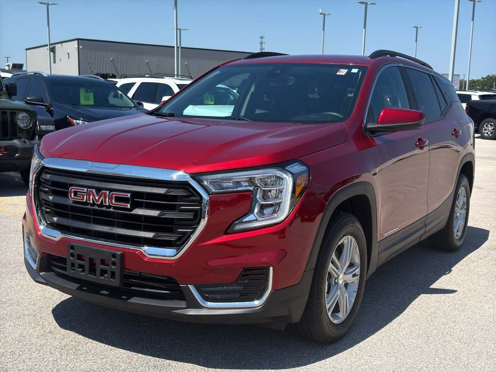 Used 2022 GMC Terrain SLE w/ Driver Convenience Package AWD/4WD image 2