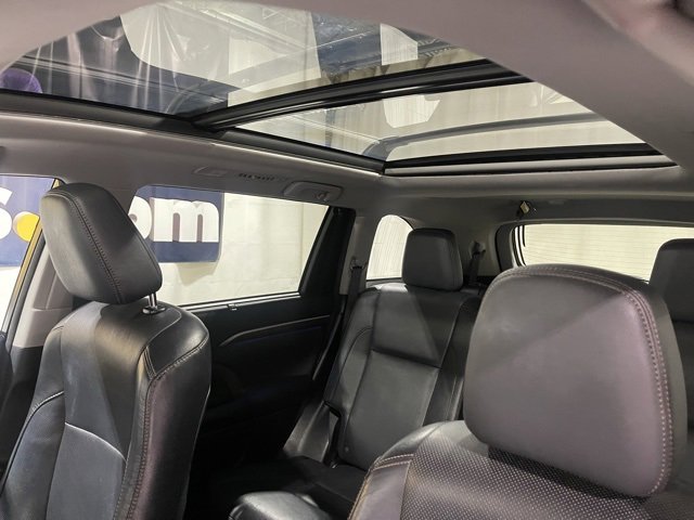 Used 2016 Toyota Highlander Limited image 21