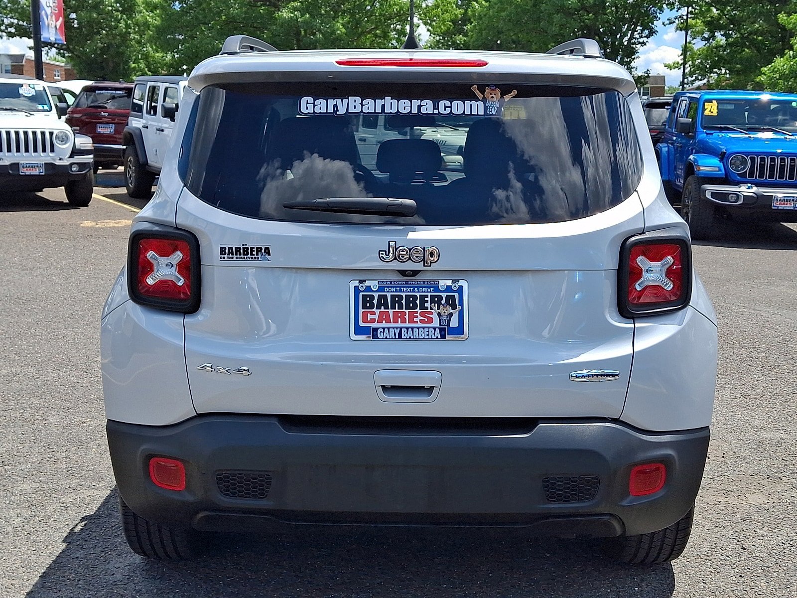 Used 2020 Jeep Renegade Latitude AWD/4WD image 4