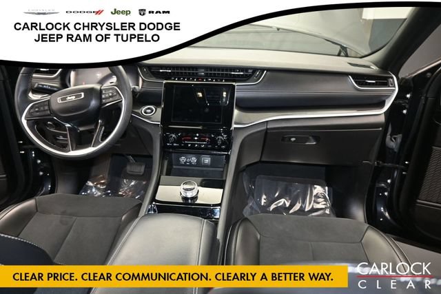 Used 2023 Jeep Grand Cherokee Altitude AWD/4WD image 32