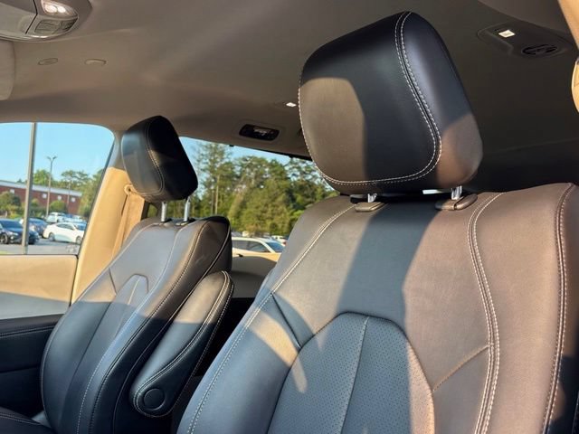Used 2024 Chrysler Pacifica Touring-L FWD image 24