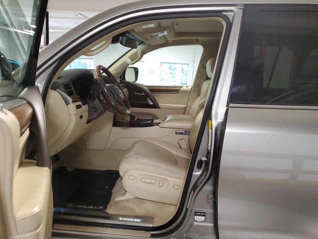 Used 2017 Lexus LX 570 4WD w/ Luxury Package image 13