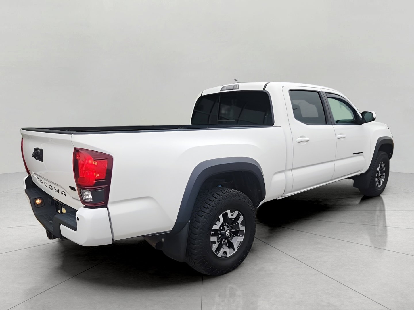 Used 2019 Toyota Tacoma TRD Off-Road w/ Technology Package AWD/4WD image 7