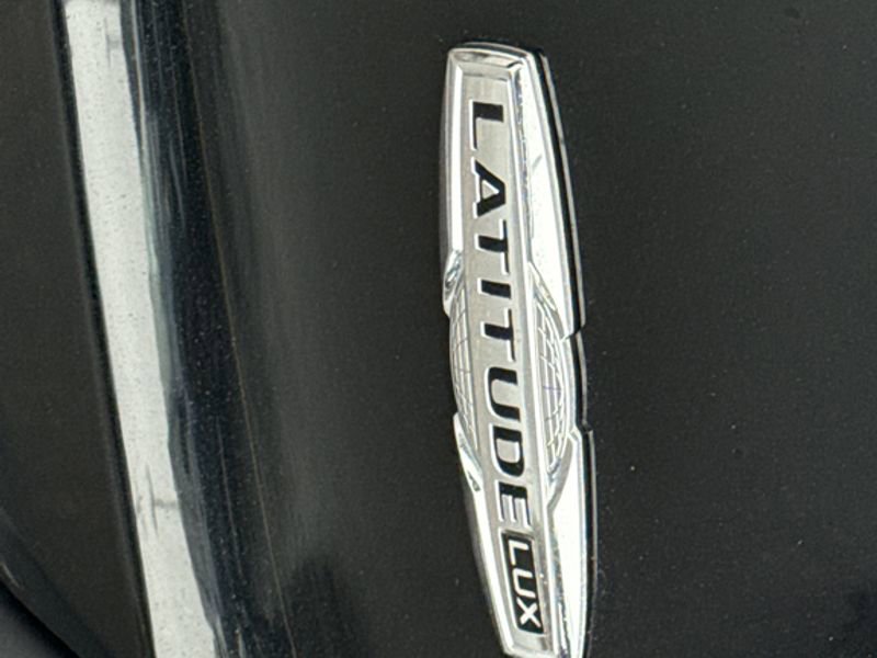 Used 2021 Jeep Cherokee Latitude Lux w/ Trailer Tow Group image 8