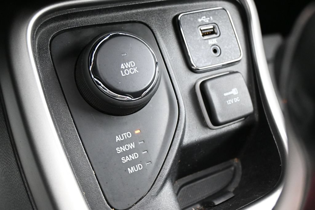 Used 2019 Jeep Compass Latitude w/ Cold Weather Group AWD/4WD image 19